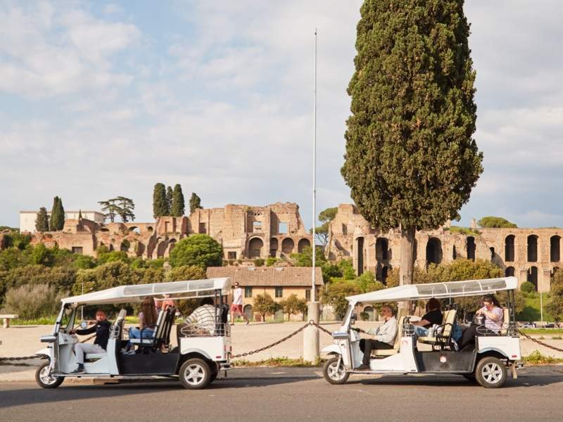 Tuk tuk in front of Circus Maximus