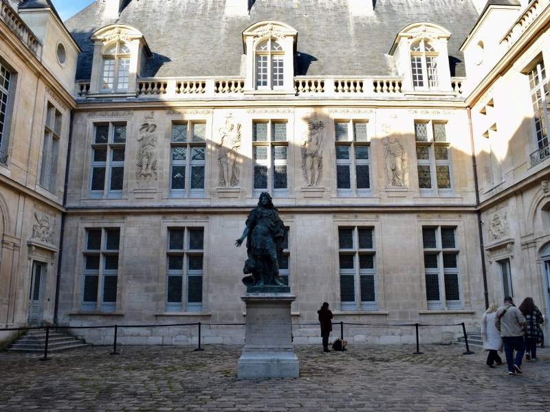 The courtyard to Musee Carnavalet in Paris