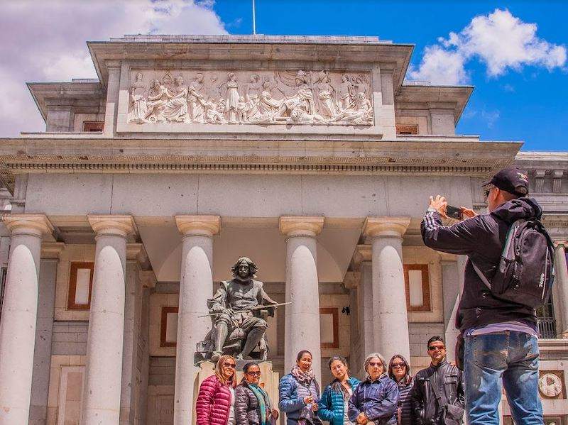 prado museum group taking picture