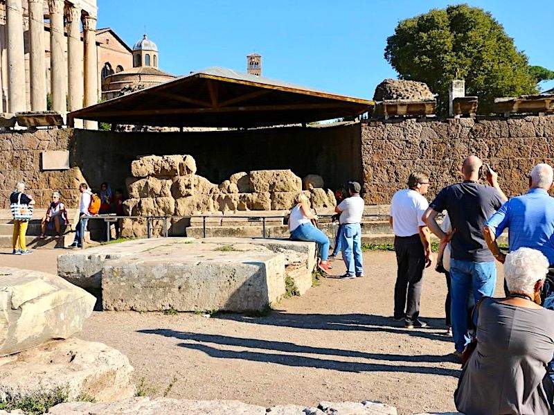 An image of the Temple of Julius Caesar in the Roman Forum.