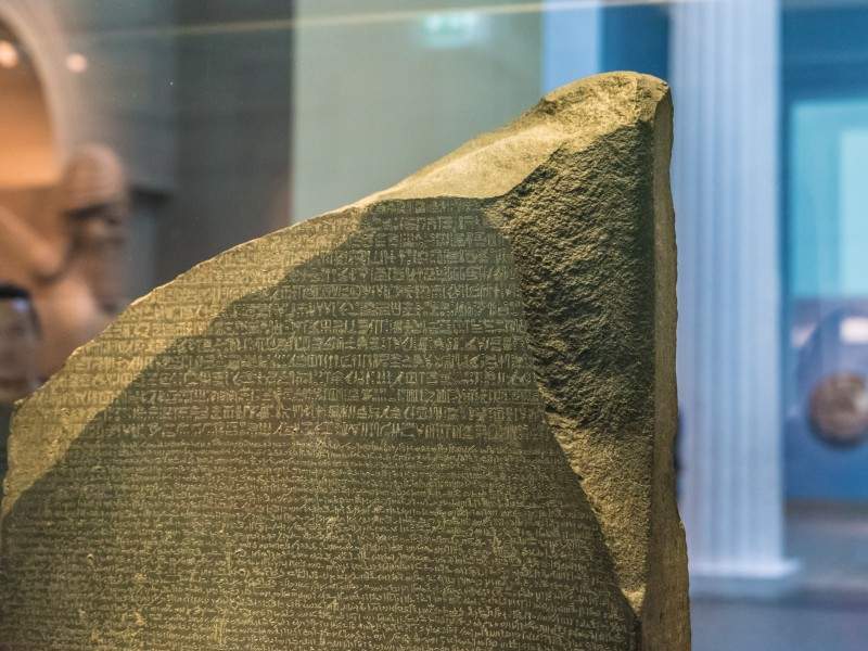 A picture of the Rosetta Stone inside of the British Museum in London. 