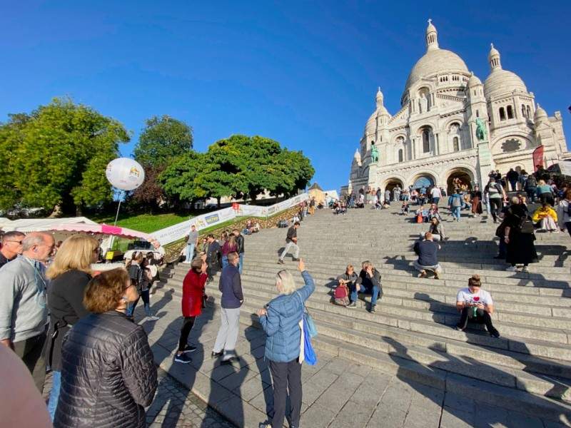 Tourists on the steps of the Sacre Ceour Basilica in Paris while on tour with The Tour Guy.