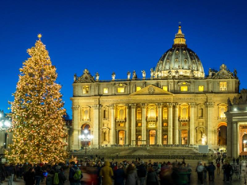 St Peters Basilica at Christmas 