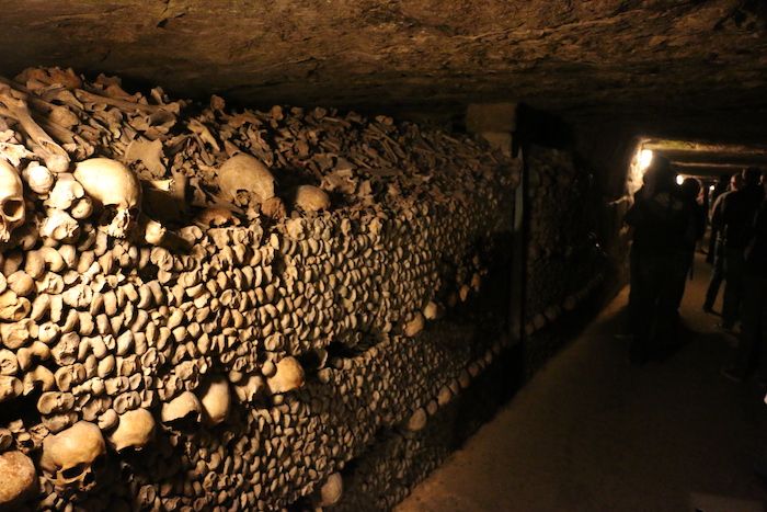 Tour por las Catacumbas de París