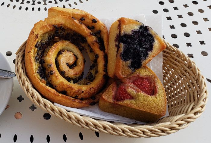 pain aux raisins in paris