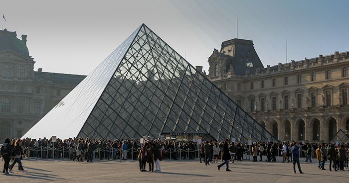 Lines at the Louvre