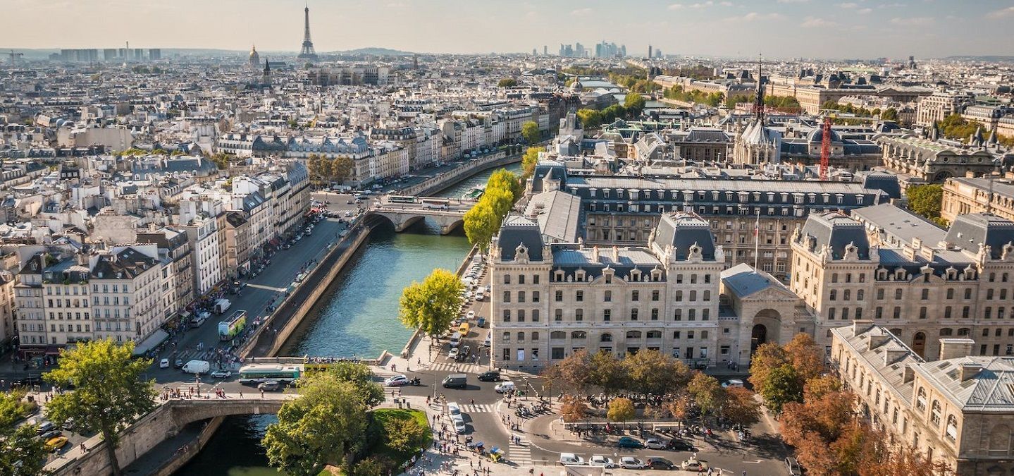 Paris' Right Bank, Left Bank, and Arrondissements Explained