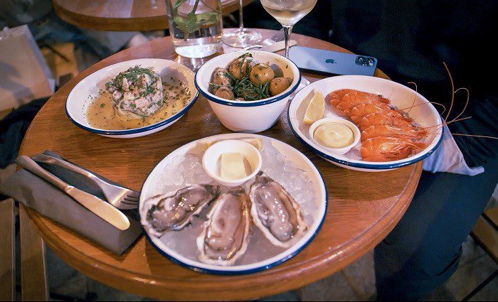 Table of seafood dishes at L'ilot restaurant in Paris