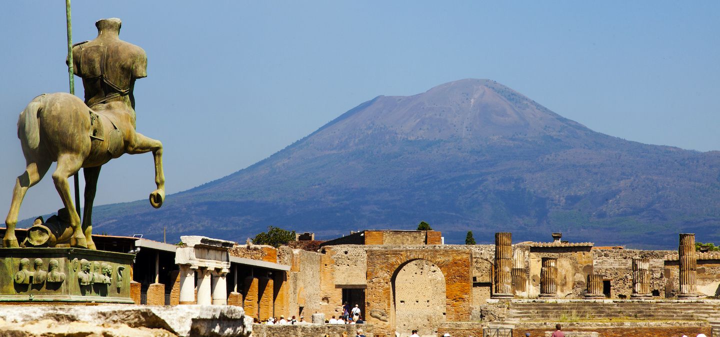 can you visit pompeii volcano