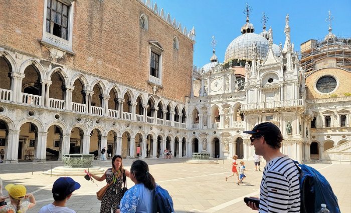 Group and guide on a private Doge's Palace tour in Venice.