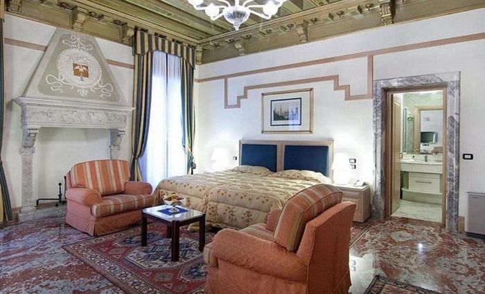 where to stay in venice