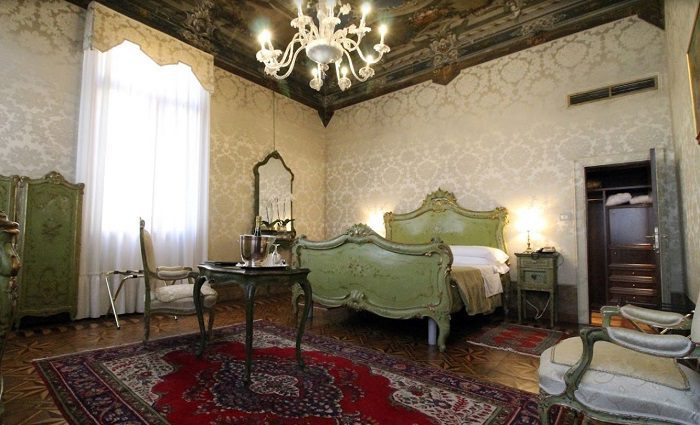 hotel room in venice