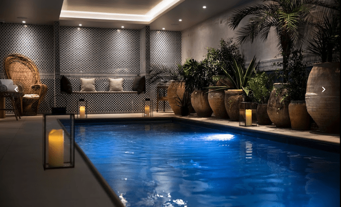 Hotels with indoor pools near deals me