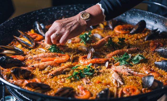 seafood paella foods to try in Barcelona