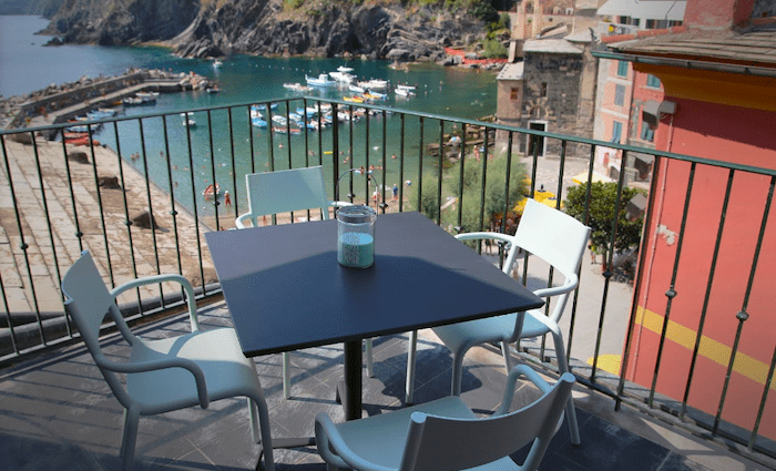 Apartment rental downtown Vernazza with views and terrace