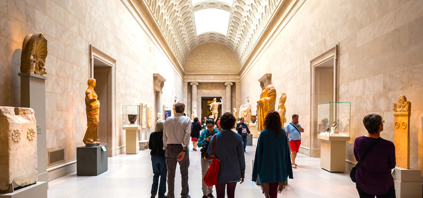 met museum docent tours