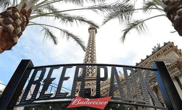 Le Central Bar at Paris Las Vegas  After you've checked into your room or  you're looking for a place to kick off the evening, head to this lobby bar  with prime