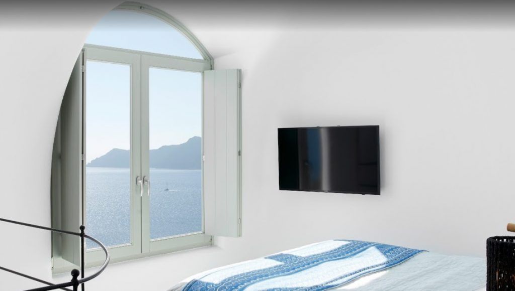 La Perla Villas and Suites Top Hotels in Santorini