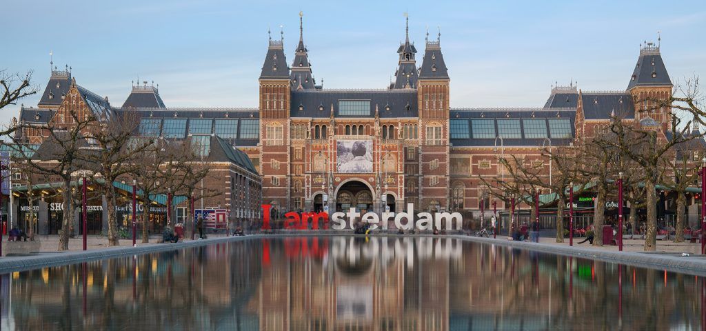 Exterior of Rijksmuseum with I Amsterdam sign in front.