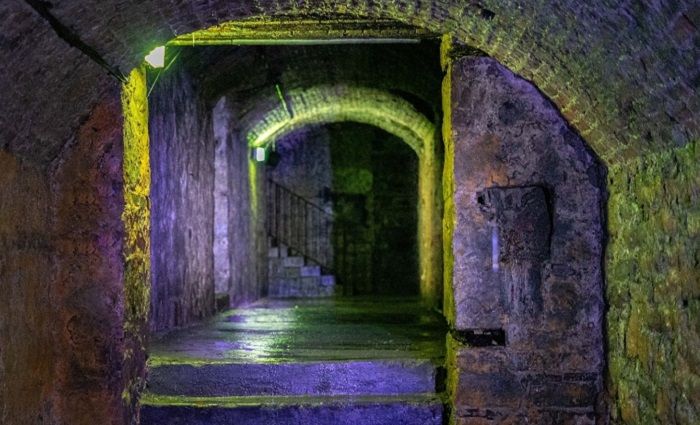 how to get to the edinburgh underground vaults