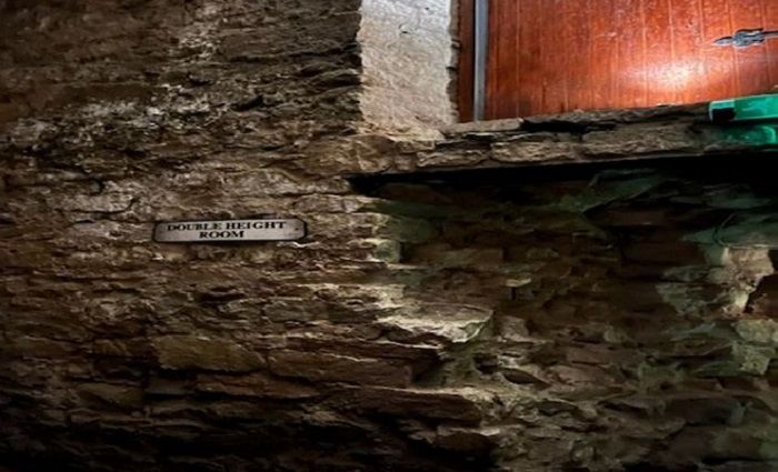 what are the underground vaults in edinburgh