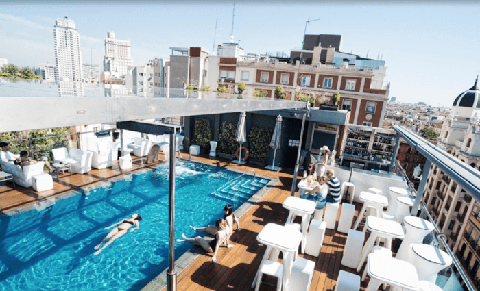 Hotel in Madrid City Center with outdoor pool: Santo Domingo