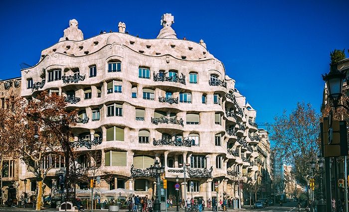gaudi's most famous buildings architucture
