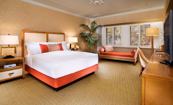 Las Vegas visitors pay too much for hotel rooms because big