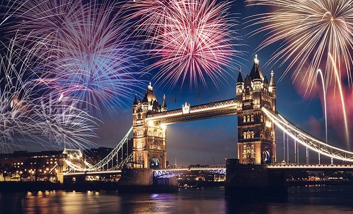 Jake Tyler Buzz New Year S Eve Countdown London   London Tower Bridge Fireworks New Years 