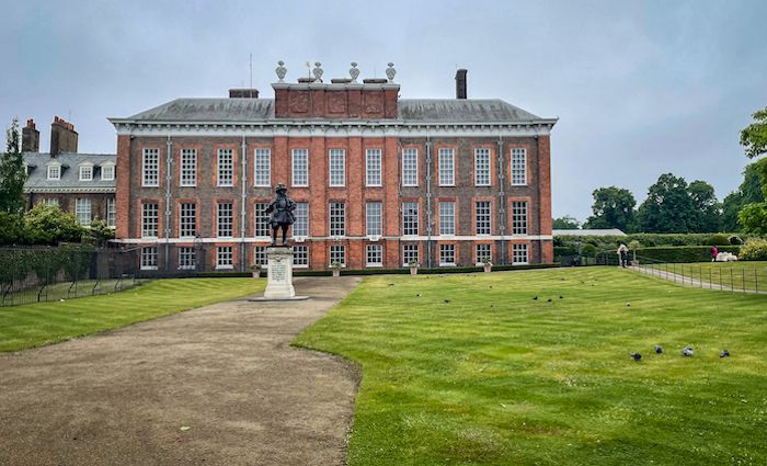 Bronze Statue of King William III in front of Kensington Palace