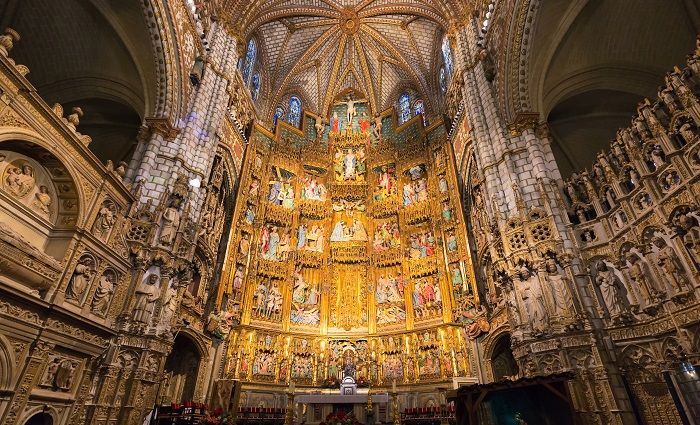 Interior of the main chapel of the cathedral in Toledo