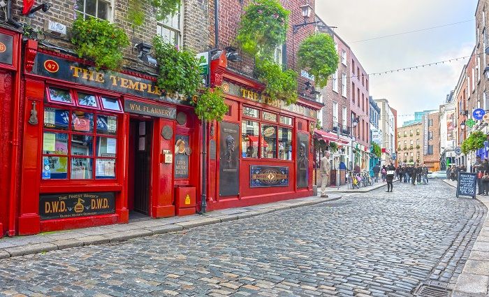 dublin tourist eating