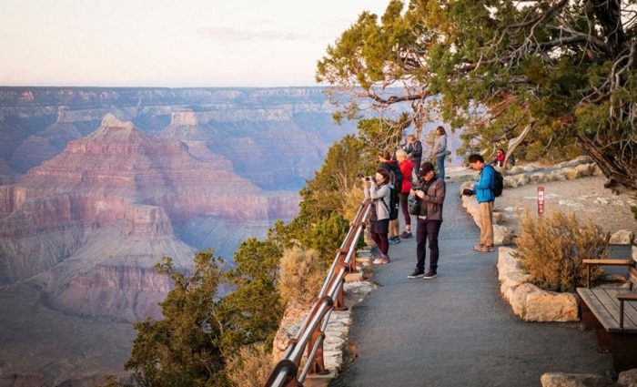 grand canyon rim trail with people
