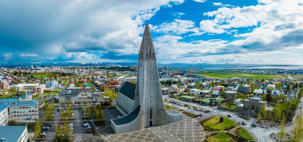 hallgrimskirkja in reykjavik in the day