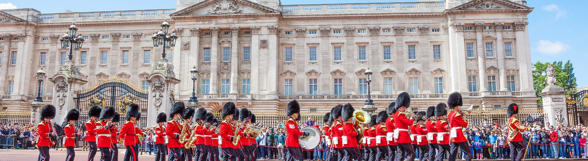 changing of the guard in front of  buckingham palace