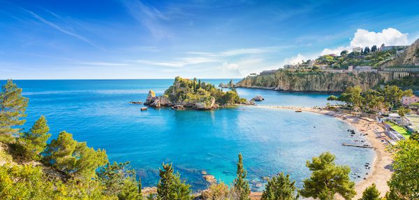 The best thing to do in Taormina for White Lotus Lovers, the stunning Isola Bella
