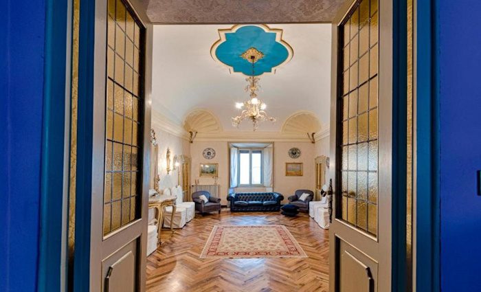 An image of the antique living room in blue.