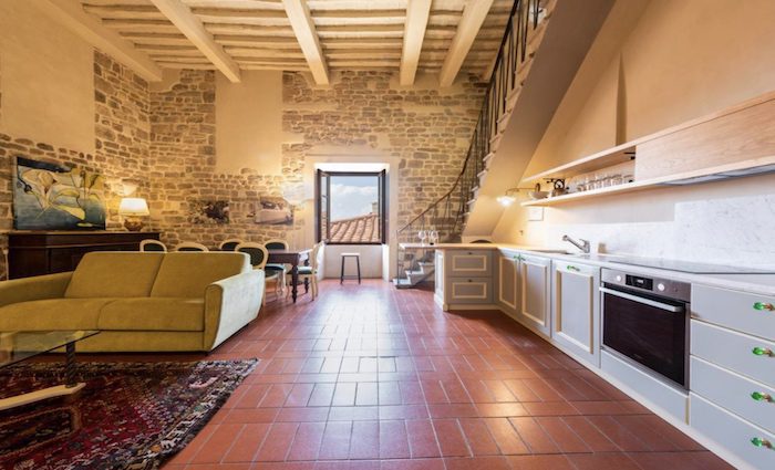 beautifully renovated historic apartment in Pisa
