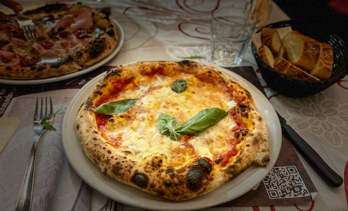 The Best Restaurants in Sicily. Pizza in Palermo