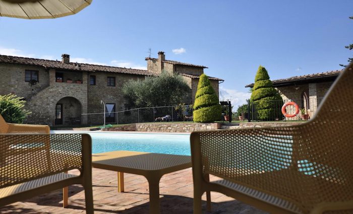Pool and exterior view of the Agriturismo Podere Sertofano in Barberino de Val d'Elsa, Chianti, Tuscany
