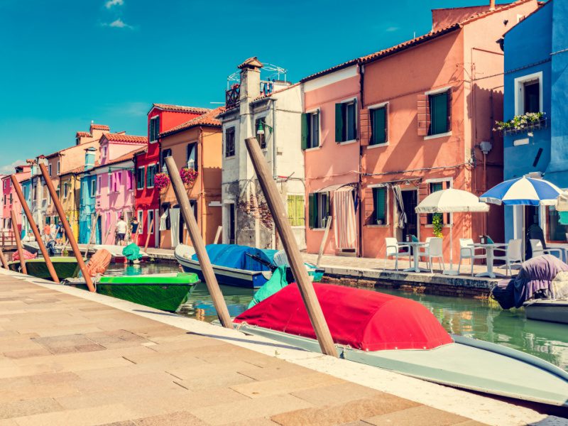 the beautiful coloured buildings of Burano