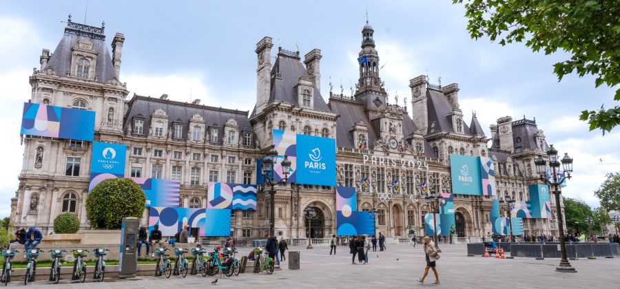 An image of Hotel de Ville in Paris with 2024 Summer Olympics signage