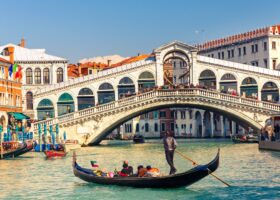 Top Things to See in Venice By Neighborhood + Map Venice Things to See FI