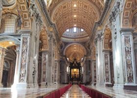 St. Peter's Basilica COMPLETELY EMPTY Video Tour - 1 h St-Peters-Basilica-Interior-Great-Photo-700-x-425