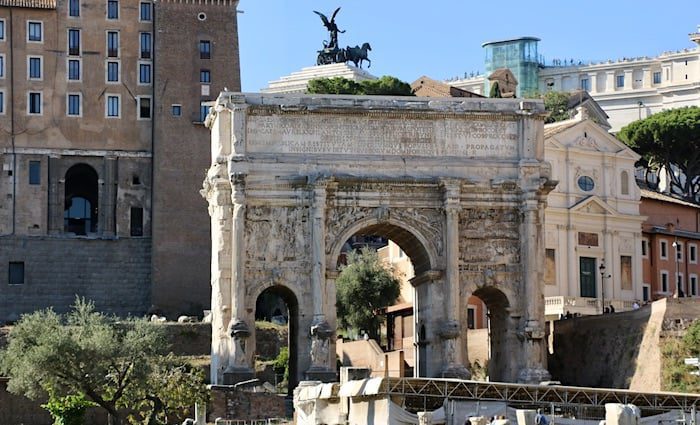 the roman guy colosseum tour