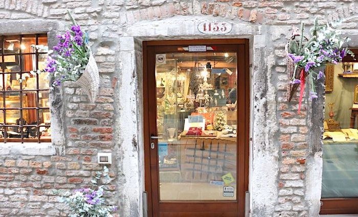 the roman guy jewish ghetto in venice