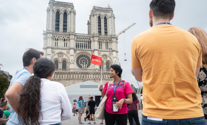 The Tour Guy guide standing in front of the Notre Dame with a small group